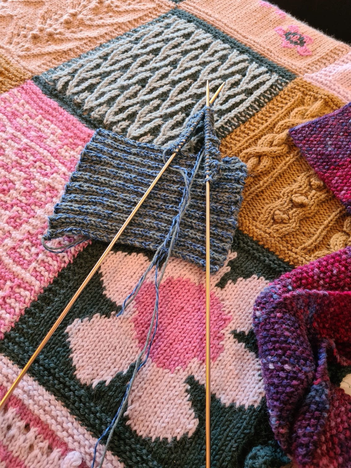Knitted handwarmers